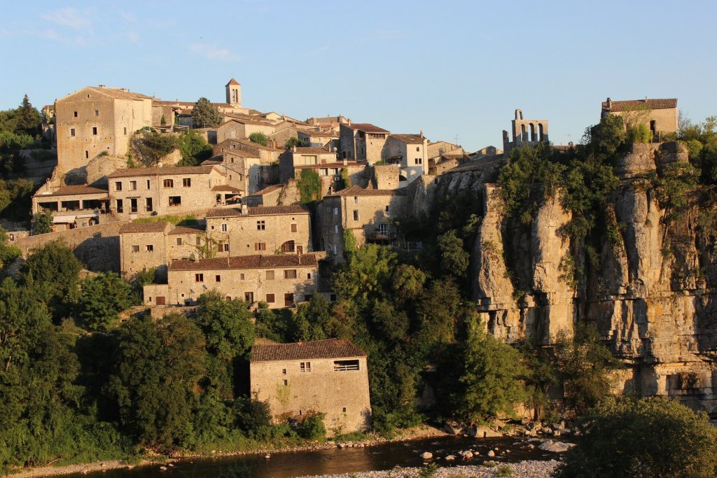 Balazuc, village et église romane